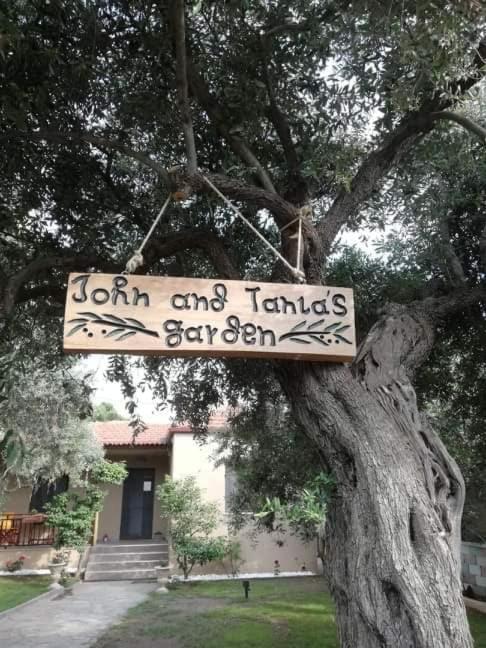 John And Tania'S Garden Villa Prinos  Exterior photo